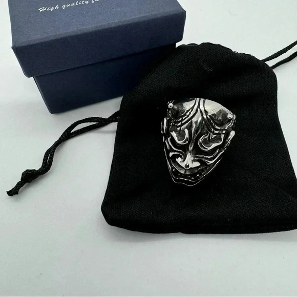 Stainless steel bold large devil statement ring - Picture 8 of 10